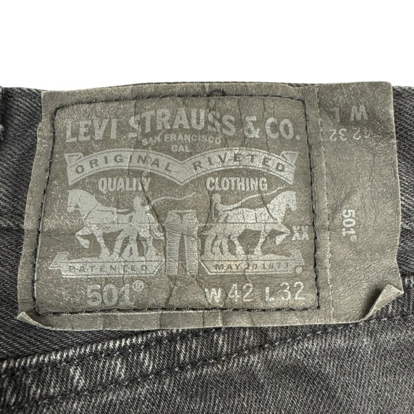 Levi’s 501 Jeans Button Fly Men’s Size 42 x 32 Black Straight Leg Denim - Picture 5 of 14